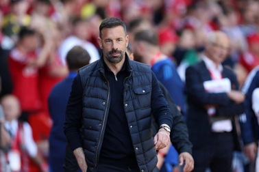 Van Nistelrooy đồng ý chia tay Leicester City