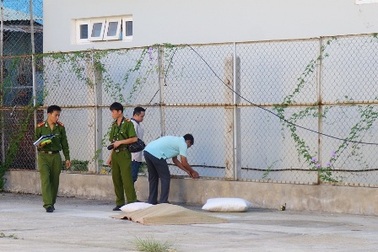 Phó phòng công ty xổ số tử vong trong sân Sở Giáo dục- Đào tạo