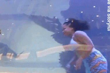 "Nàng tiên cá" suýt bị đuối nước, thoát chết nhờ xử lý thông minh