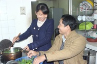 Cảm động nữ bác sĩ quyết lấy chàng vận động viên khuyết tật làm chồng