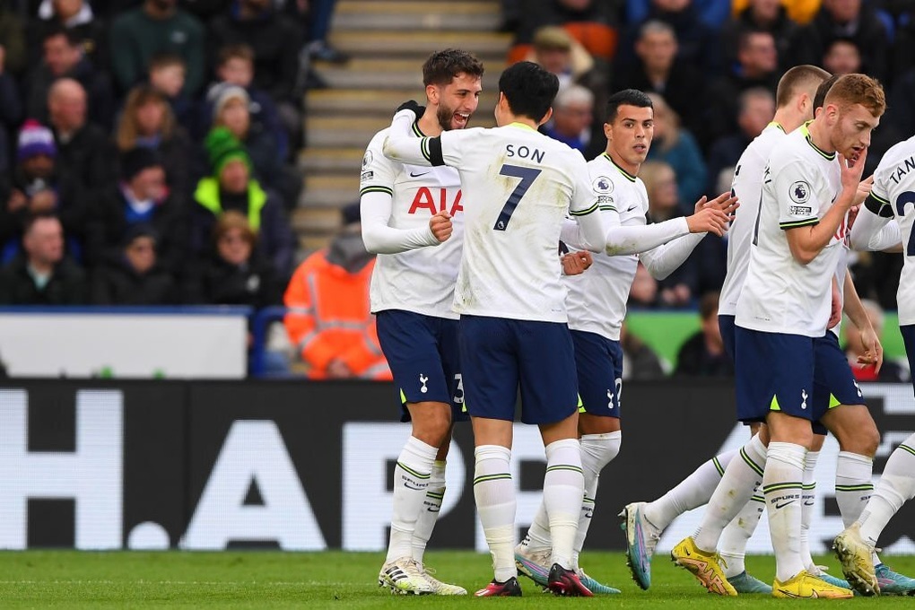 Arsenal chia điểm trên sân nhà, Tottenham thua đậm trước Leicester - 3