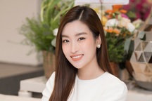 Giữa tin đồn hẹn hò thiếu gia, Đỗ Mỹ Linh bất ngờ đi xem váy cưới