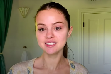 Selena Gomez tự tin khoe mặt “mộc” tuyệt đẹp