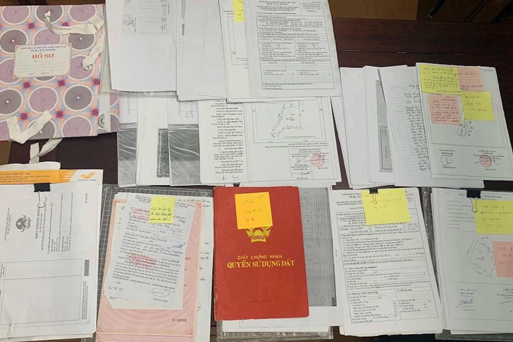 6 cán bộ văn phòng đất đai, địa chính bị khởi tố vì ăn tiền làm sổ đỏ - 3 6 cán bộ văn phòng đất đai, địa chính bị khởi tố vì ăn tiền làm sổ đỏ - 3
