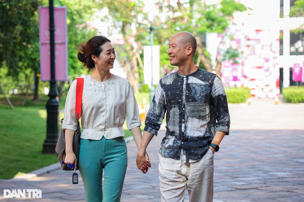 Nhạc trưởng Đồng Quang Vinh hé lộ điều đặc biệt trong Rực rỡ ngày mới - 7 Nhạc trưởng Đồng Quang Vinh hé lộ điều đặc biệt trong Rực rỡ ngày mới - 7