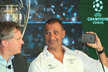 Ruud Gullit: “Tôi cắt tóc vì không muốn bị nhận ra là... Gullit”