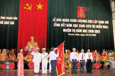 Ngành giáo dục Thanh Hóa nhận Huân chương độc lập hạng Nhì 