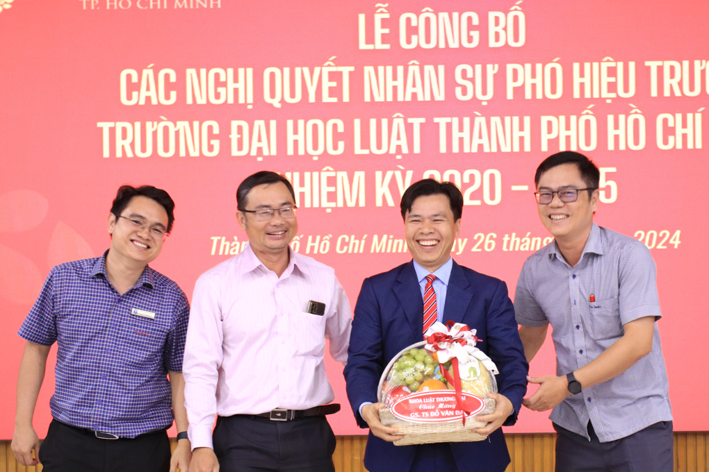 Loạt hiệu phó đại học được bổ nhiệm, có giáo sư một không hai của trường - 1