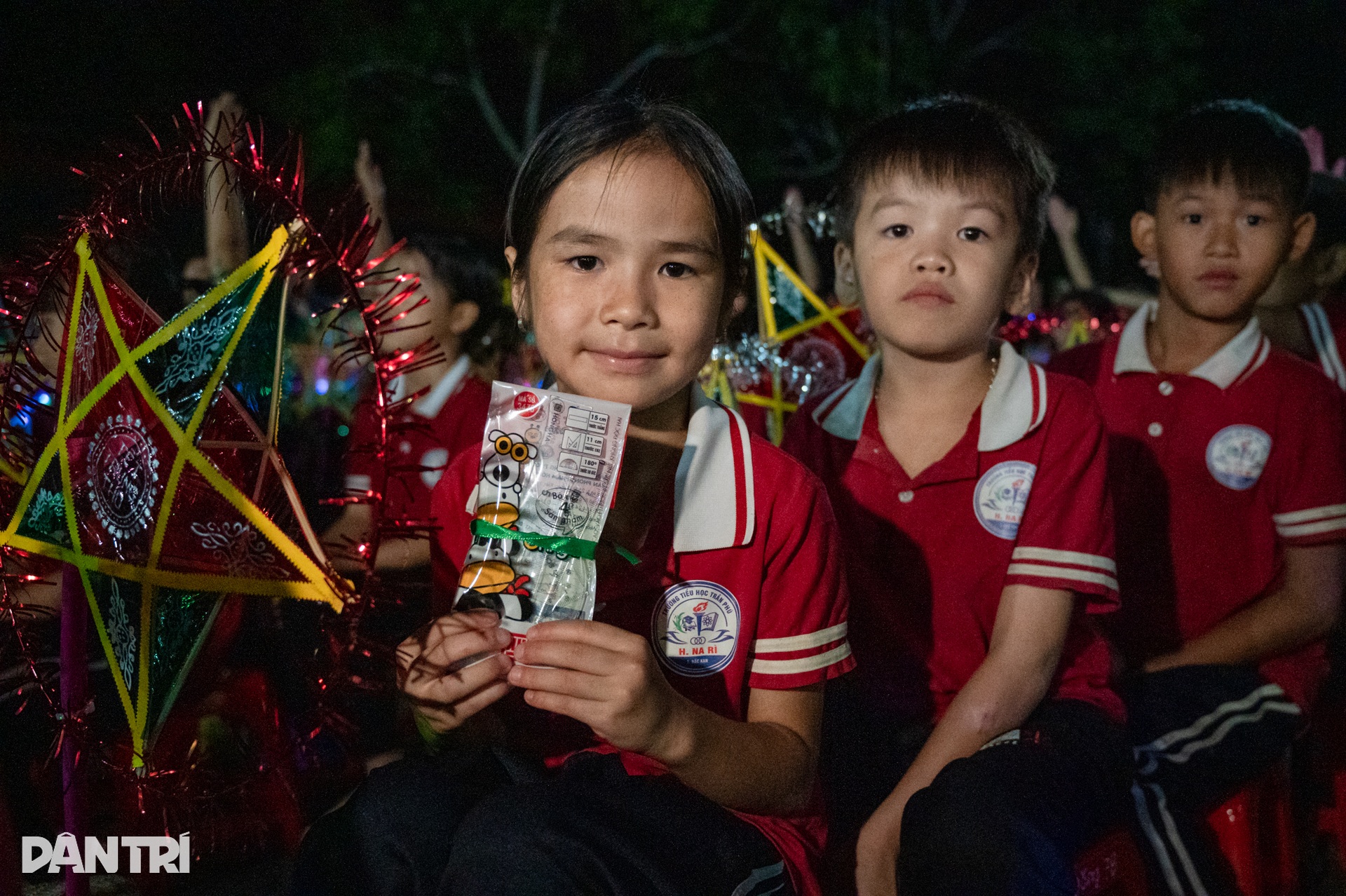 Trung thu tới sớm với 230 em nhỏ vùng cao dưới ánh đèn ông sao lung linh - 10