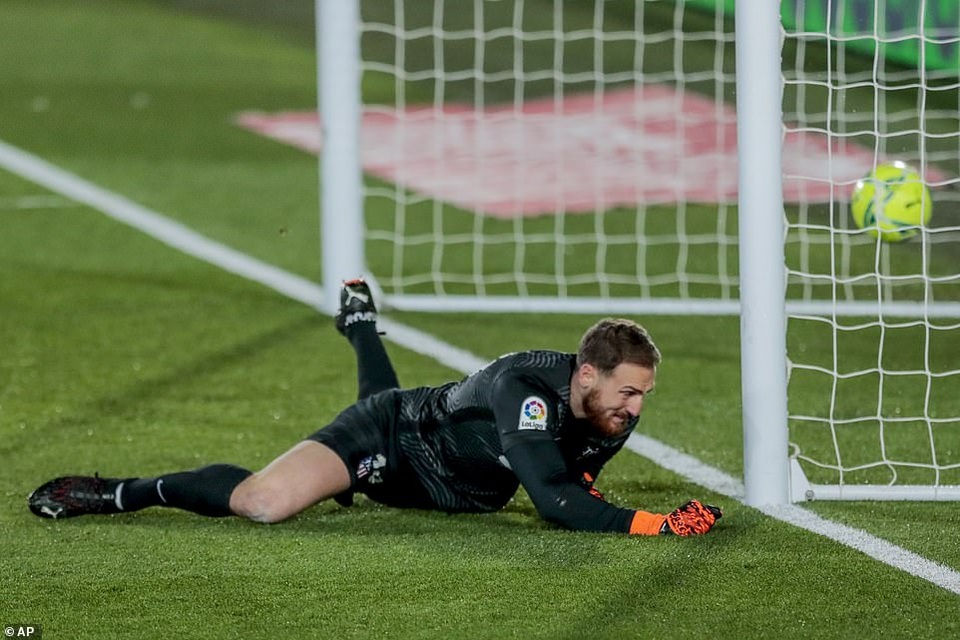 Real Madrid 2-0 Atletico: Chiến thắng thuyết phục - 8 Real Madrid 2-0 Atletico: Chiến thắng thuyết phục - 8