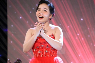 Đỗ Vũ Lan Nhung đầy cảm xúc trong liveshow đầu tiên