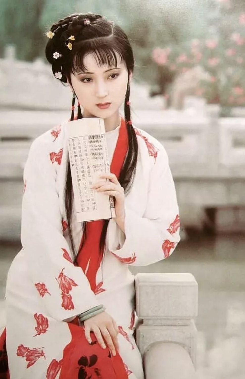 Ngã rẽ cuộc đời bất ngờ của hai mỹ nhân nổi tiếng nhất Hồng Lâu Mộng - 4 Ngã rẽ cuộc đời bất ngờ của hai mỹ nhân nổi tiếng nhất Hồng Lâu Mộng - 4