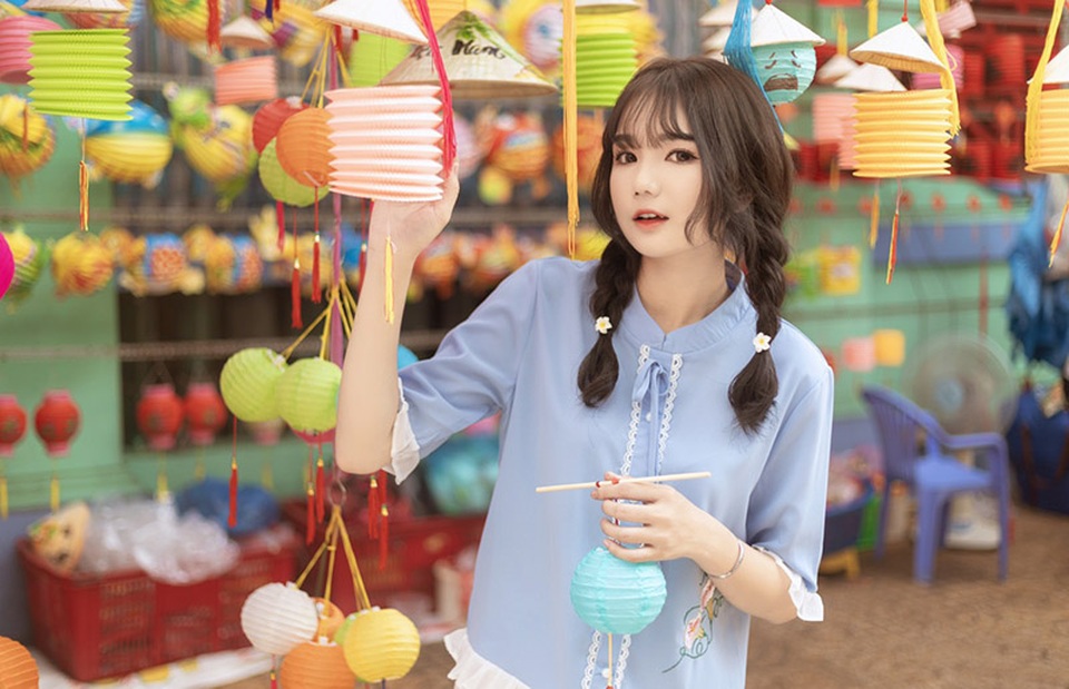 Nữ sinh xinh như búp bê rạng ngời đón mùa Trung thu - 1 Nữ sinh xinh như búp bê rạng ngời đón mùa Trung thu - 1