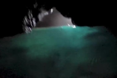 Theo chân du khách khám phá hang động "hơi thở của rồng"