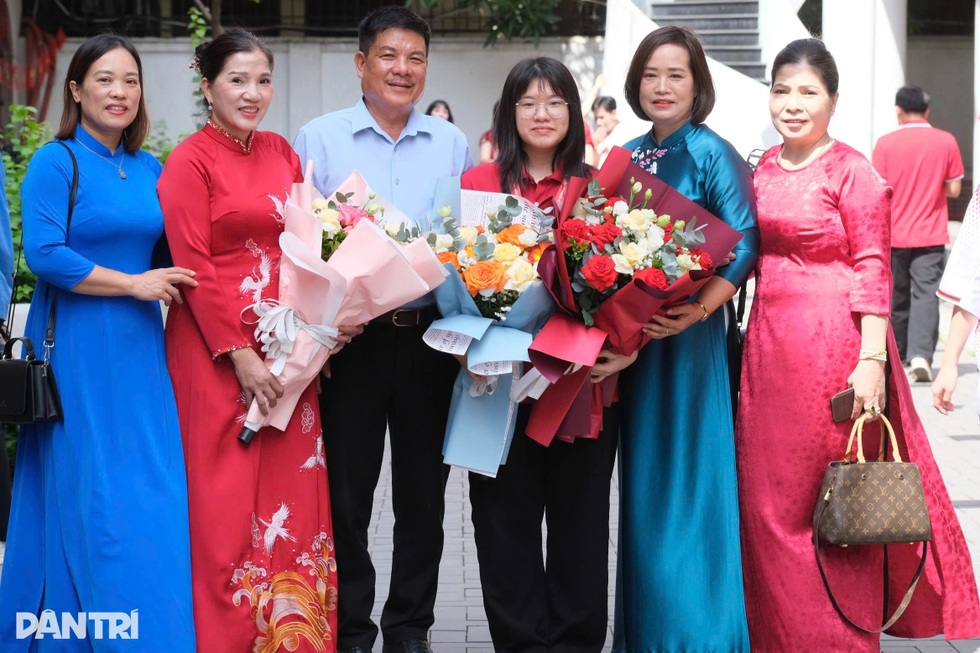 Nữ sinh nhút nhát đạt điểm SAT top 1% toàn cầu, thủ khoa “kép”