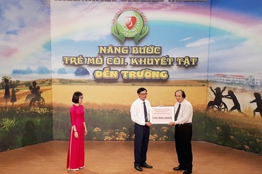 Ủng hộ người khuyết tật, trẻ mồ côi hơn 5 tỉ đồng