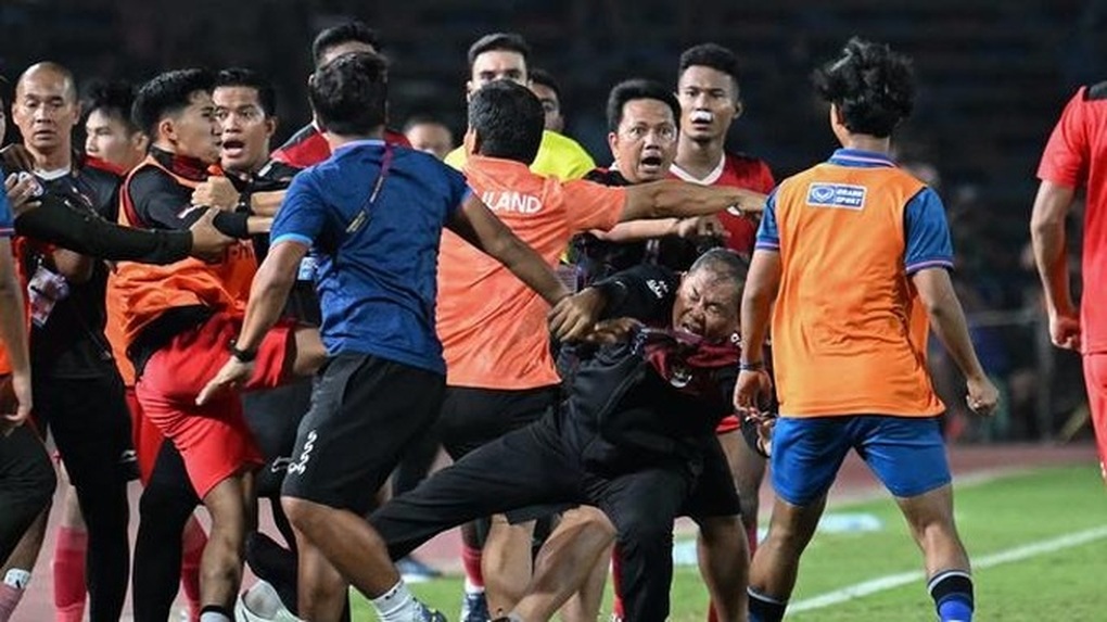 AFC điều tra vụ ẩu đả trận chung kết SEA Games 32 - 2 AFC điều tra vụ ẩu đả trận chung kết SEA Games 32 - 2