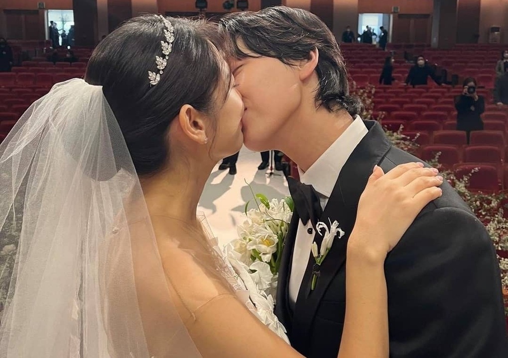 Ngày cưới, tôi bất ngờ nhận ra một sự thật khi đứng trên sân khấu - 1