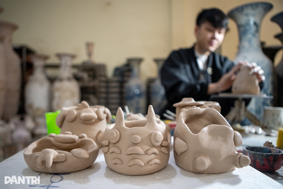 Ngã rẽ của chàng trai mở tiệm gớm, làm gốm xấu lạ ở làng nghề Bát Tràng - 2 Ngã rẽ của chàng trai mở tiệm gớm, làm gốm xấu lạ ở làng nghề Bát Tràng - 2