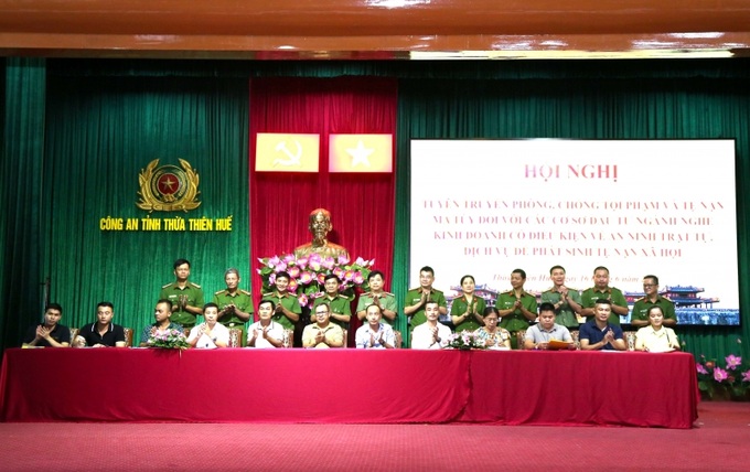 Chủ các cơ sở kinh doanh có điều kiện tại Huế ký cam kết