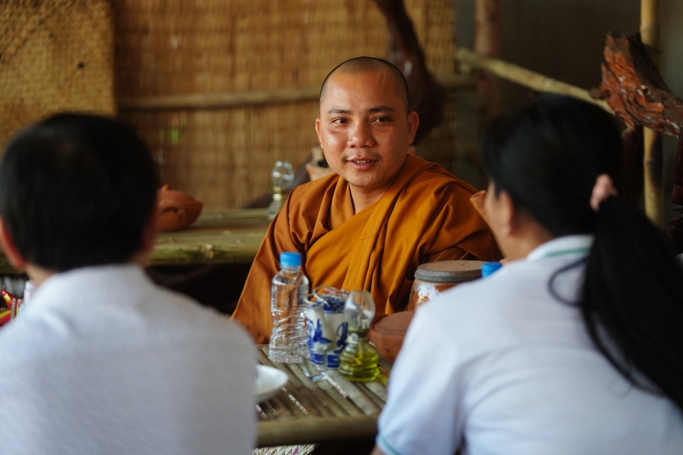 Báo Dân trí tiếp tục mang Tết đến với những đứa trẻ bị bỏ rơi tại chùa Hồng Quang - 8 Báo Dân trí tiếp tục mang Tết đến với những đứa trẻ bị bỏ rơi tại chùa Hồng Quang - 8