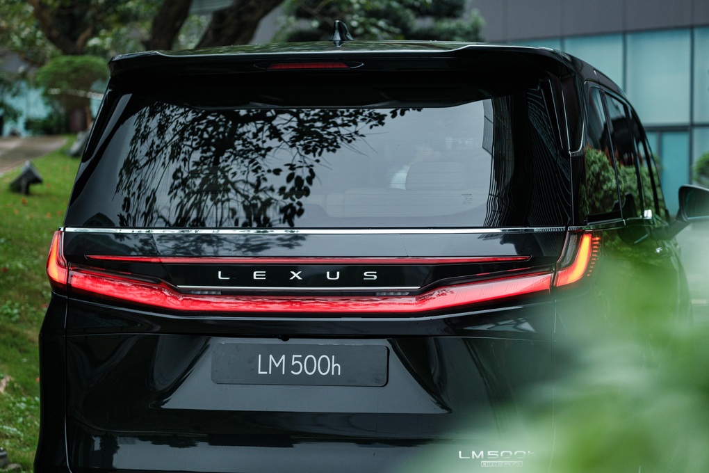 Lexus LM 500h 2024 về Việt Nam, chuyên cơ mặt đất giá từ 7,29 tỷ đồng - 2