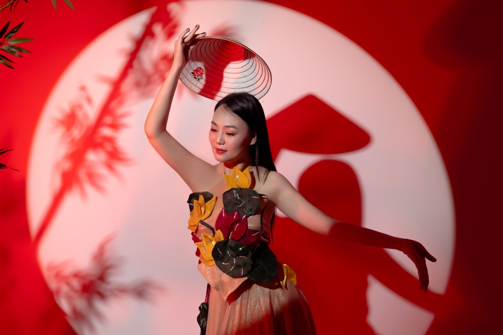 NSƯT Hoài Anh rạng rỡ tuổi 42, hé lộ bí quyết cân bằng sự nghiệp, gia đình - 2 NSƯT Hoài Anh rạng rỡ tuổi 42, hé lộ bí quyết cân bằng sự nghiệp, gia đình - 2