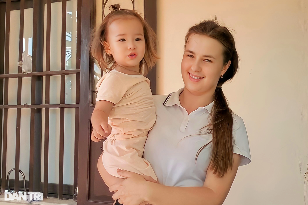 Khoảnh khắc mò cua, bắt ốc của nàng dâu Ukraine lấy chồng Việt Nam - 4 Khoảnh khắc mò cua, bắt ốc của nàng dâu Ukraine lấy chồng Việt Nam - 4