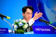 Ông Trần Hùng Huy nói với 1.000 cổ đông lý do ACB không đạt KPI lợi nhuận