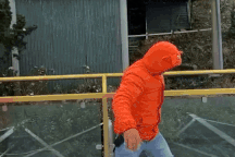 Băng tuyết phủ trắng xóa đỉnh Fansipan, đi cầu kính như trượt băng