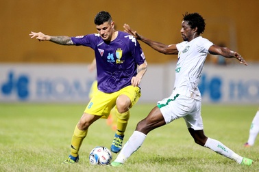 Thua sốc Cần Thơ, Hà Nội T&T mất cơ hội lên ngôi á quân