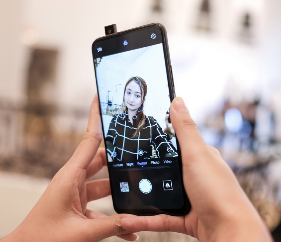 Huawei giới thiệu tai nghe FreeBuds 3 chống ồn tự động, giá 4,3 triệu đồng - 7 Huawei giới thiệu tai nghe FreeBuds 3 chống ồn tự động, giá 4,3 triệu đồng - 7