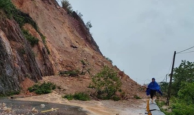 Nghệ An:  4 thủy điện xả lũ nhiều huyện ngập chìm trong nước - Ảnh 3.