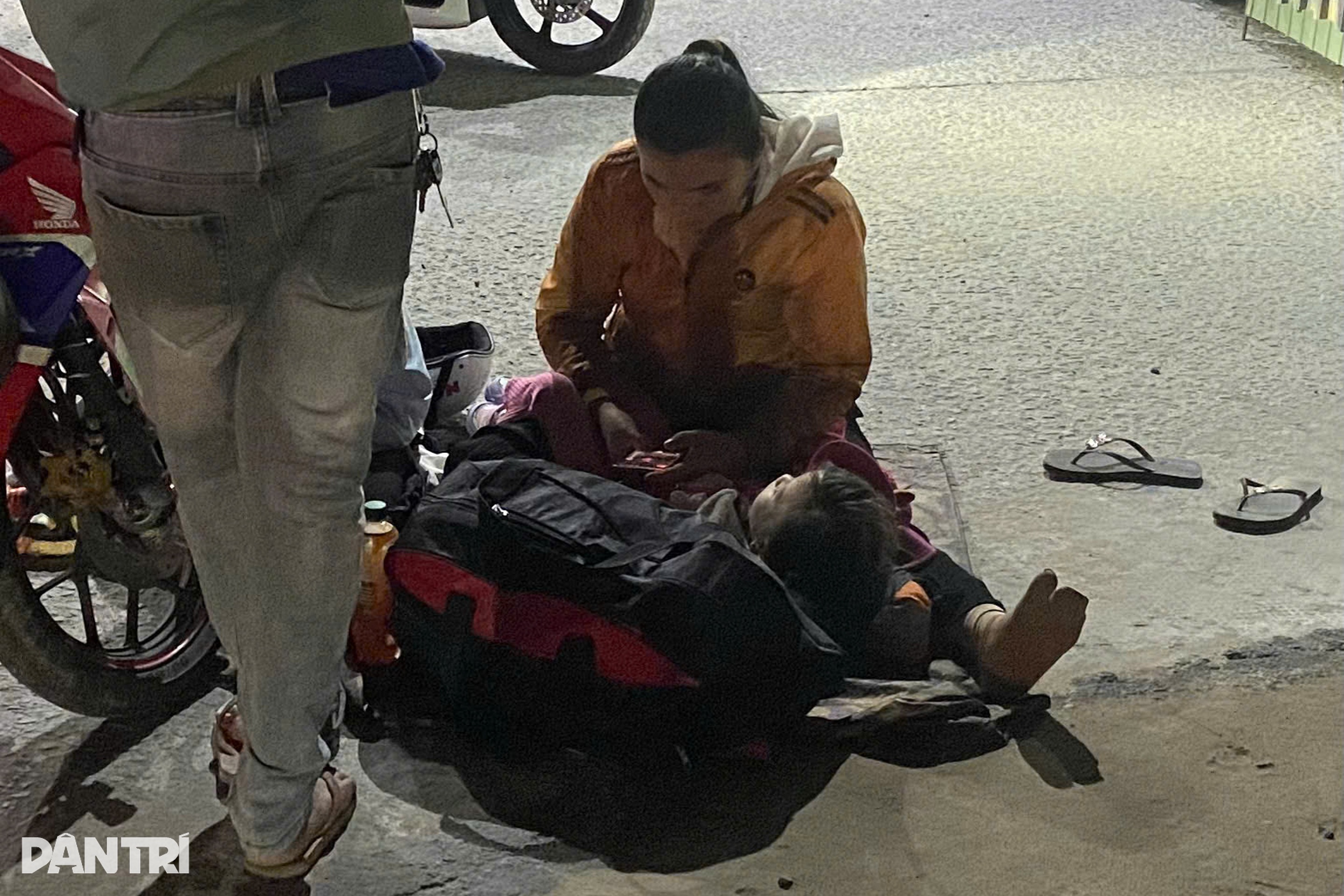 Nhiều tuyến đường kẹt xe khi người dân về quê nghỉ lễ 2/9 - 4 Nhiều tuyến đường kẹt xe khi người dân về quê nghỉ lễ 2/9 - 4