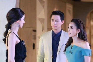 Khoe bạn gái mới tại đám cưới của tôi, chồng cũ nhận cái kết bẽ bàng