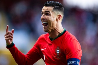 C.Ronaldo tuyên bố sẵn sàng ngồi dự bị ở Bồ Đào Nha