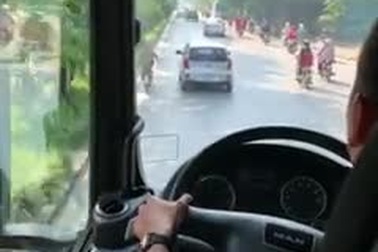 Xác minh xe KIA Morning không nhường đường cho xe chữa cháy