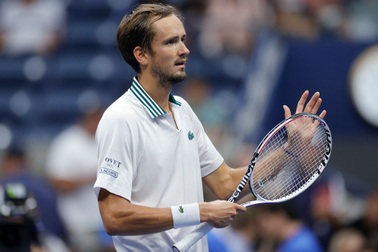 US Open: "Thổi bay" Evans, Medvedev có mặt tại tứ kết