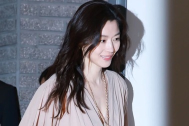 Jun Ji Hyun được coi như biểu tượng thời trang tại Hàn Quốc