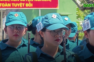 Nữ dân quân tự vệ TPHCM huấn luyện diễu binh kỷ niệm 30/4