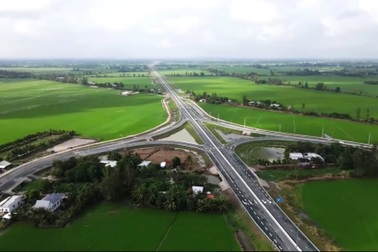 Khánh thành cao tốc Cần Thơ đi Kiên Giang, xe "vi vu" 100 km/h