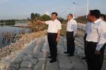 Ông Tập Cận Bình thị sát vùng lũ, lệnh quân đội chiến đấu với thiên tai