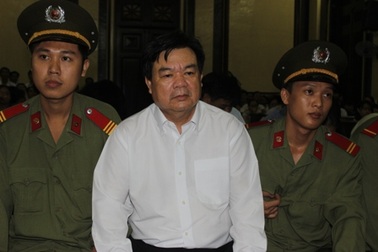 "Quan huyện" nhận hối lộ lĩnh 18 năm tù