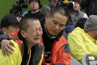 Hàn Quốc tưởng niệm một năm vụ đắm phà Sewol: Nước mắt vẫn không ngừng rơi