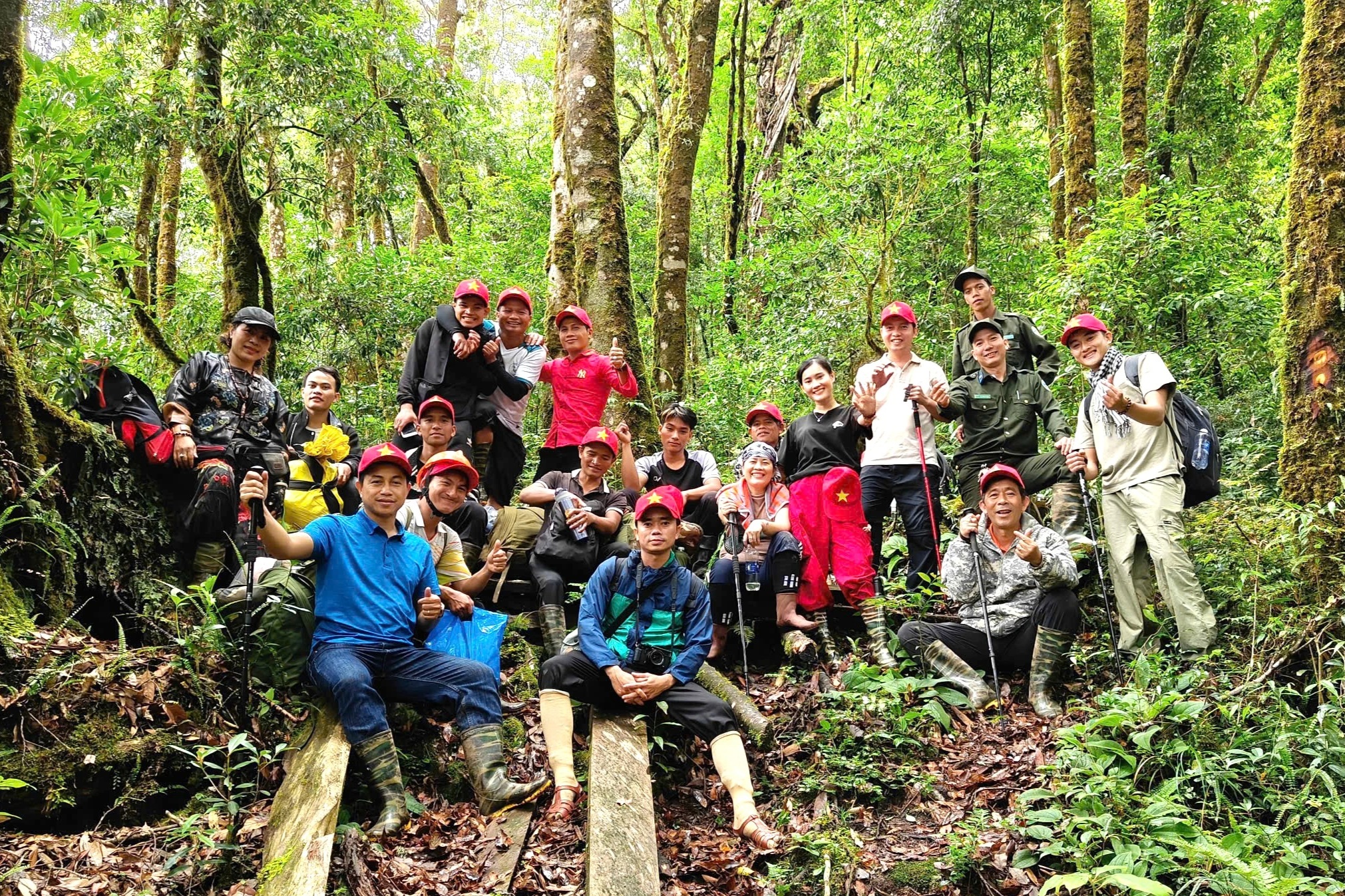 Journey to conquer Ngoc Linh peak - the roof of the South by a female teacher - 4 Hành trình chinh phục đỉnh Ngọc Linh - nóc nhà miền Nam của nữ giáo viên - 4