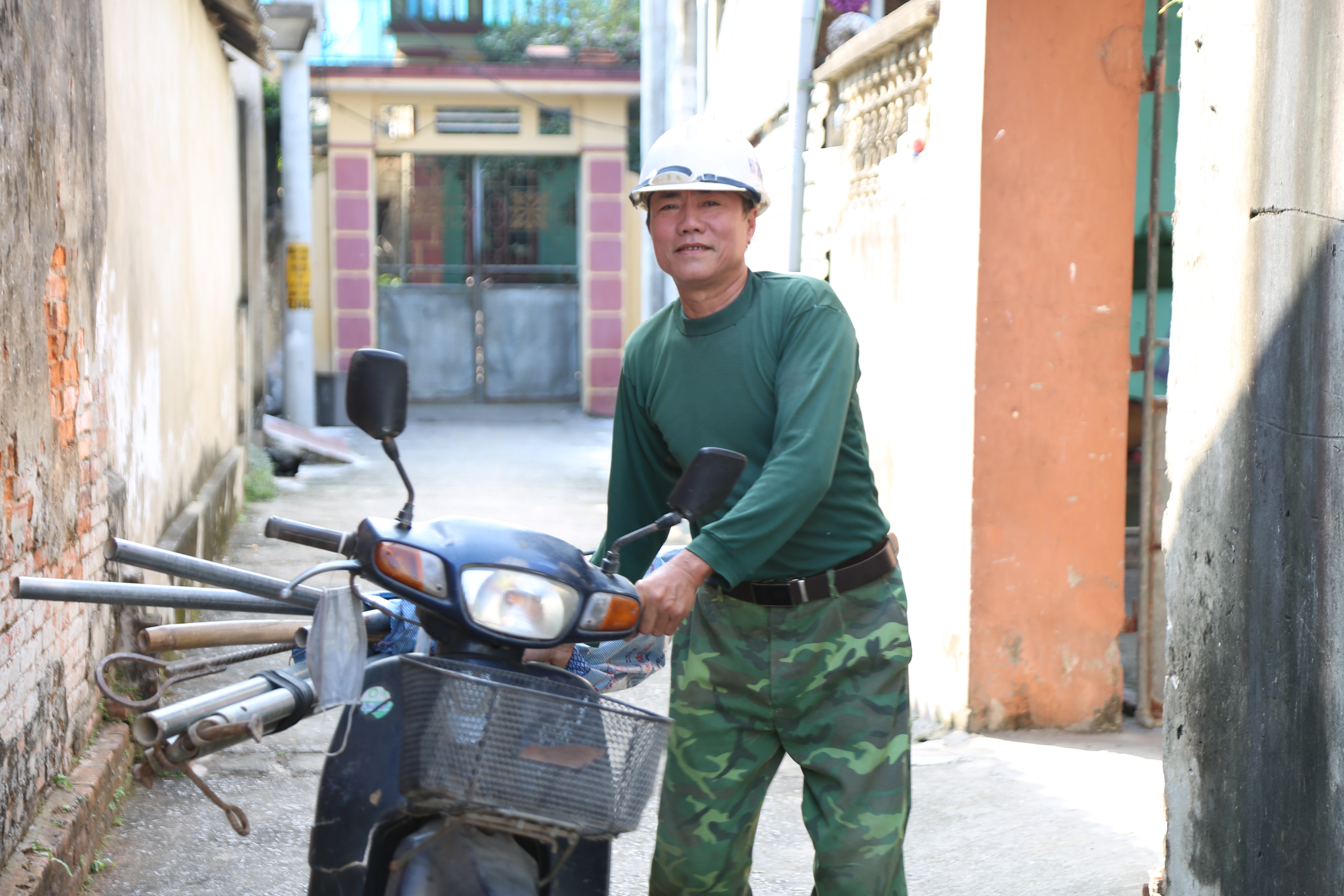 Đêm cuối năm với người làm nghề bốc mộ thuê