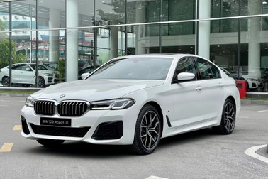 Hãng xe này giảm giá hàng loạt ô tô, có chiếc rẻ hơn gần 600 triệu đồng