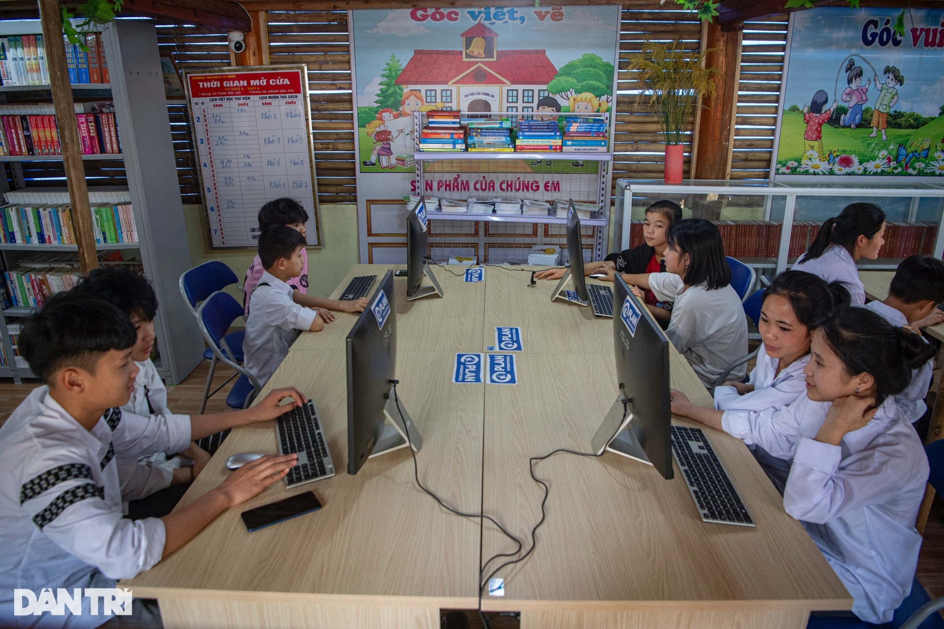 Những ngôi trường nằm cheo leo trên sườn núi tại vùng biên giới Hà Giang - 13