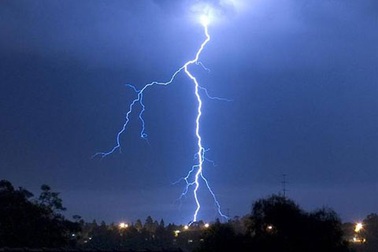 Nữ sinh 18 tuổi bị sét đánh chết 