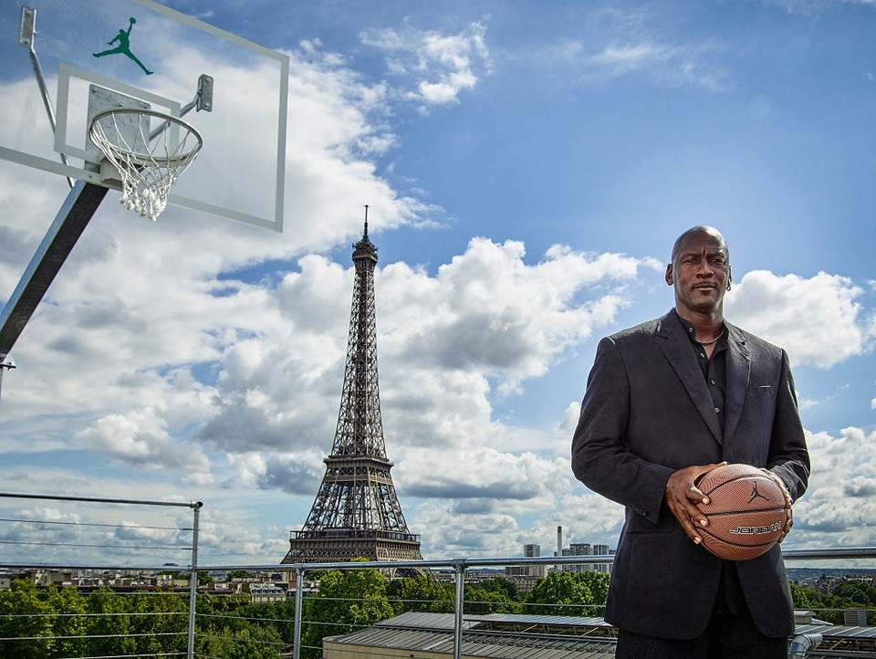 Billionaire fortune, Michael Jordan earns little money from basketball - 1